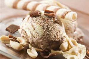 Nocciola: gusto intramontabile per la gelateria artigianale